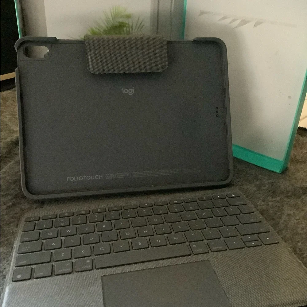 Logitech Folio Touch Keyboard Case - Gray